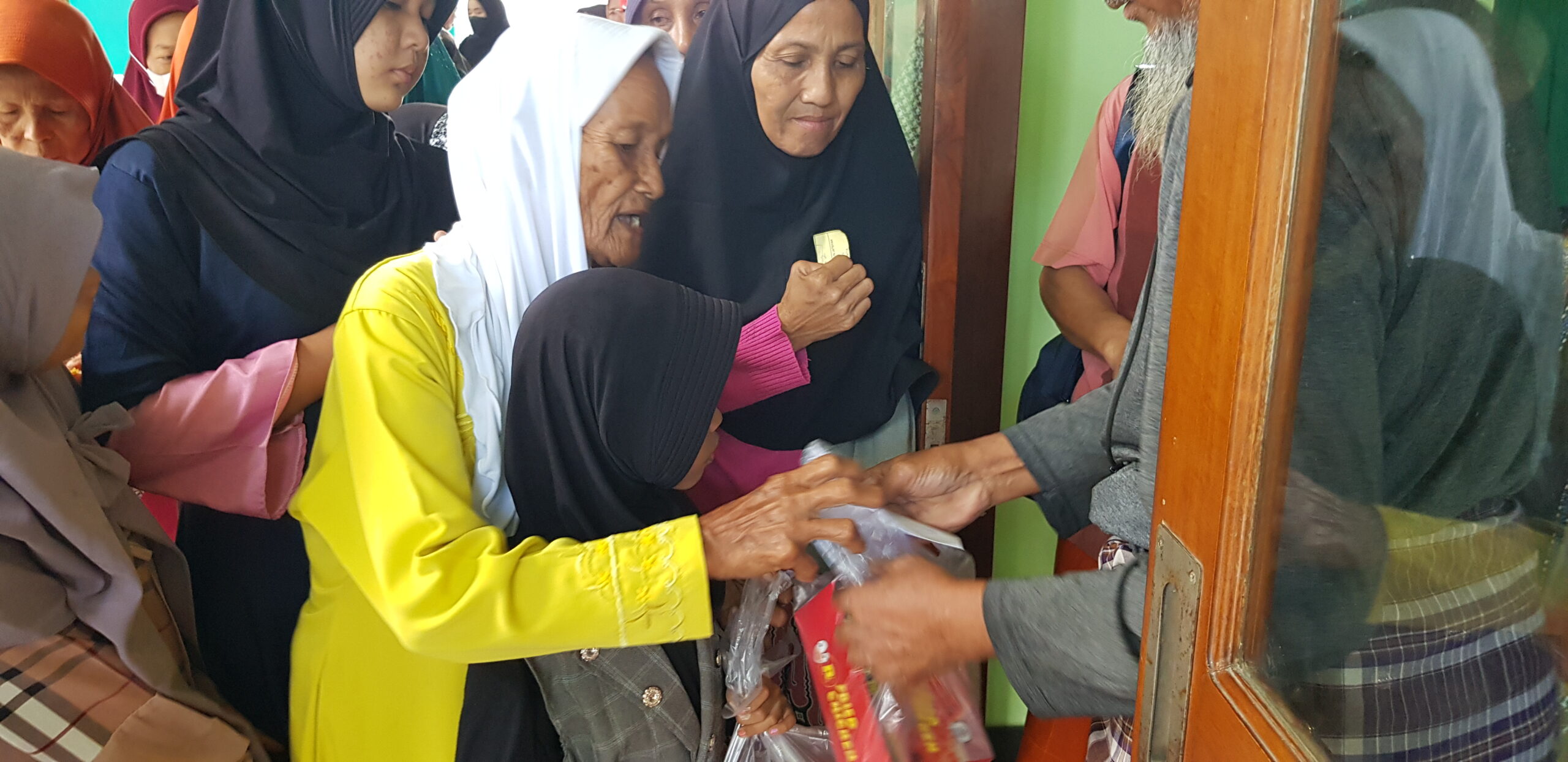Pemberian Santunan Yatim Manula dan Dhuafa